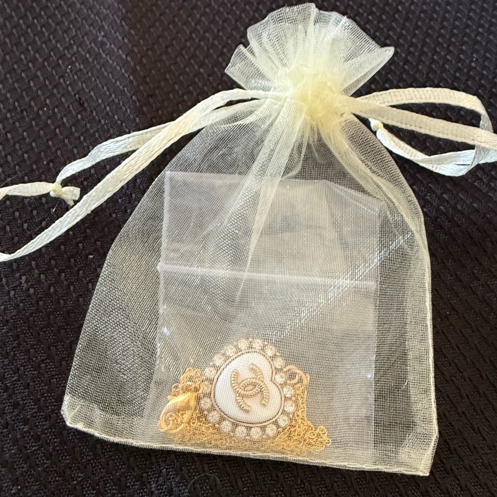 Upcycled Pendant Zipper Pull Heart Necklace Gold & White - Picture 6 of 6